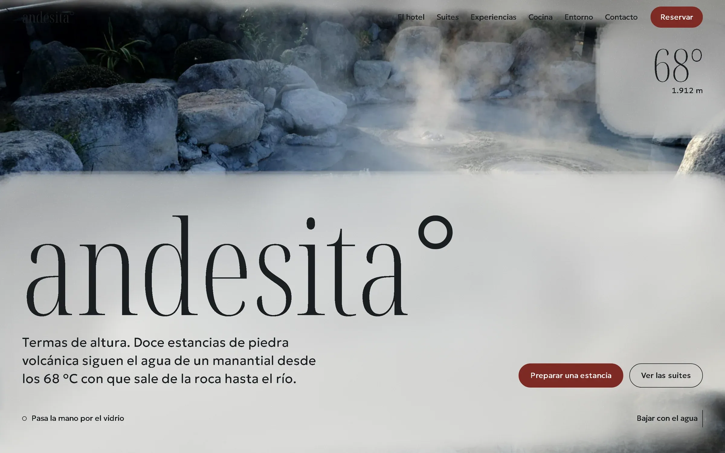 La misma portada después de pasar el cursor: el vidrio limpio deja ver el agua y la roca